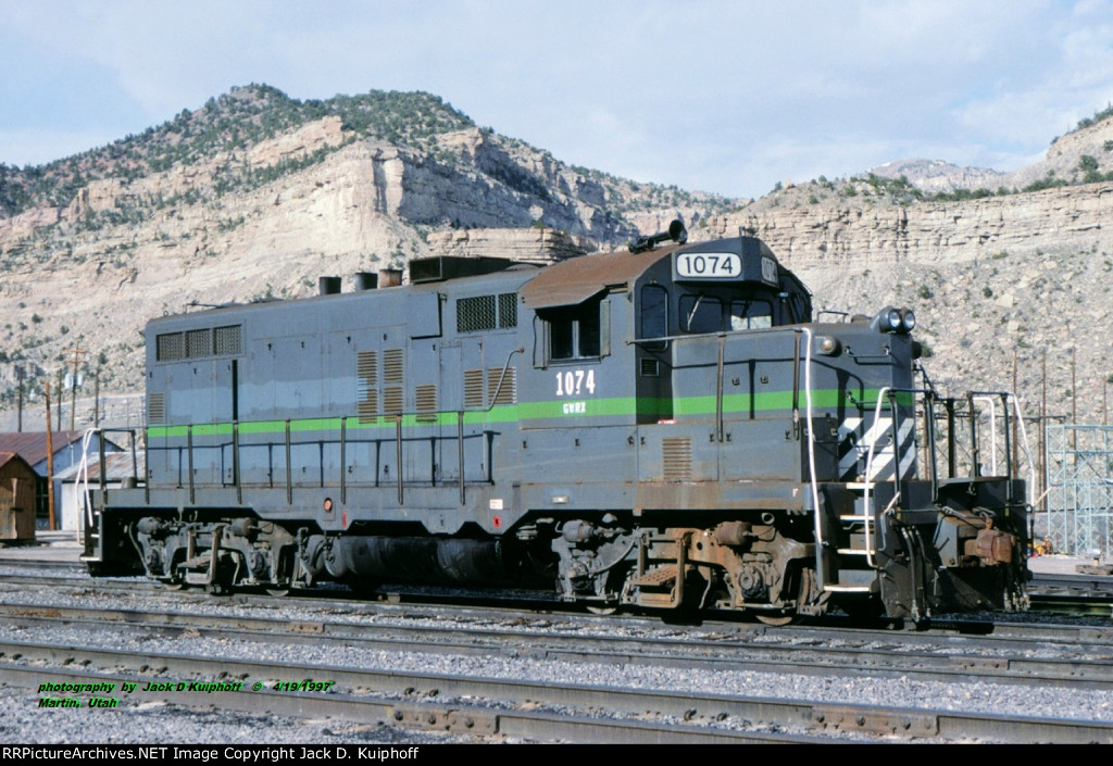 GWRX 1074, on the UTAH Rwy at Martin, Utah. April 19, 1997. 